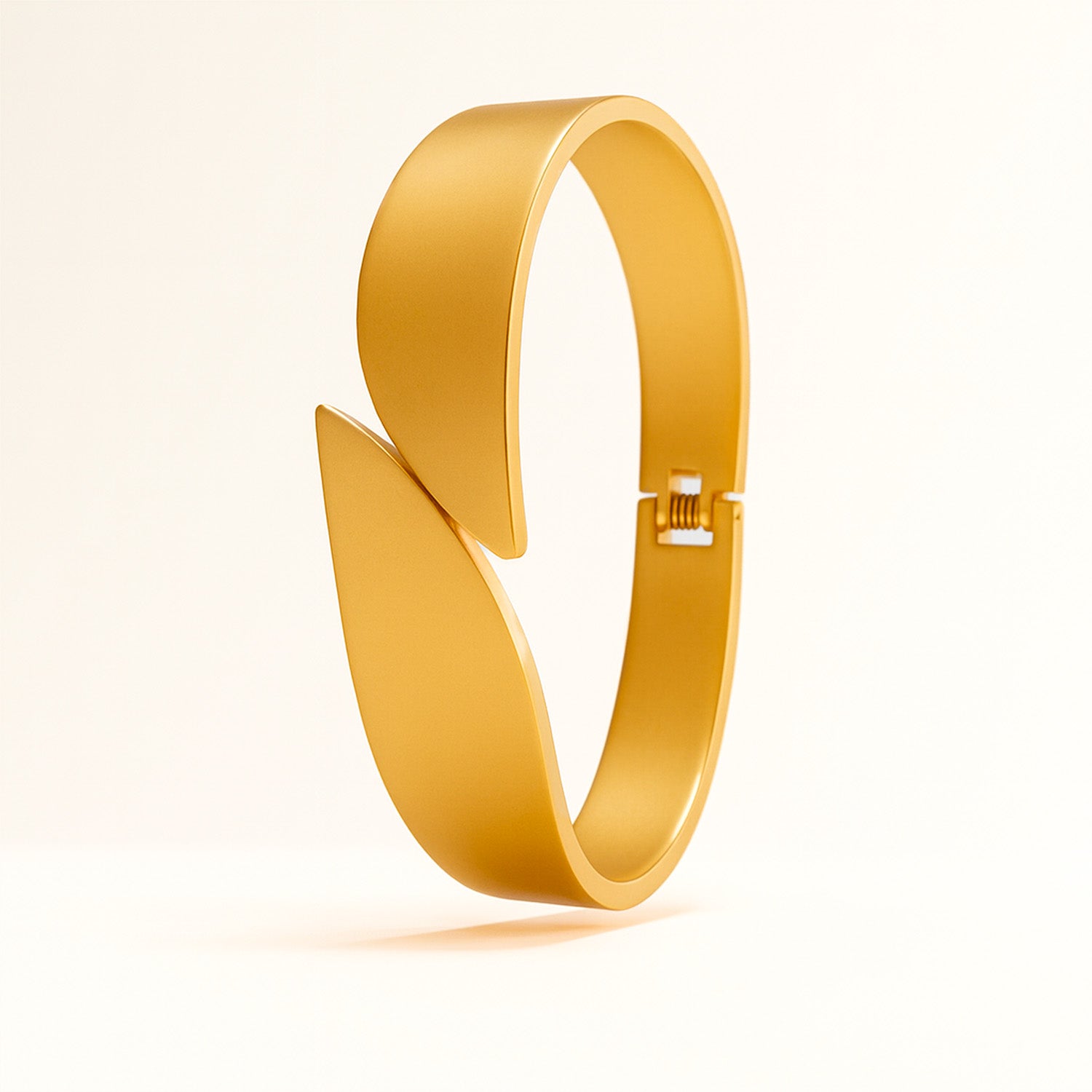 Aurum Wave 18k Gold Statement Openable Bracelet