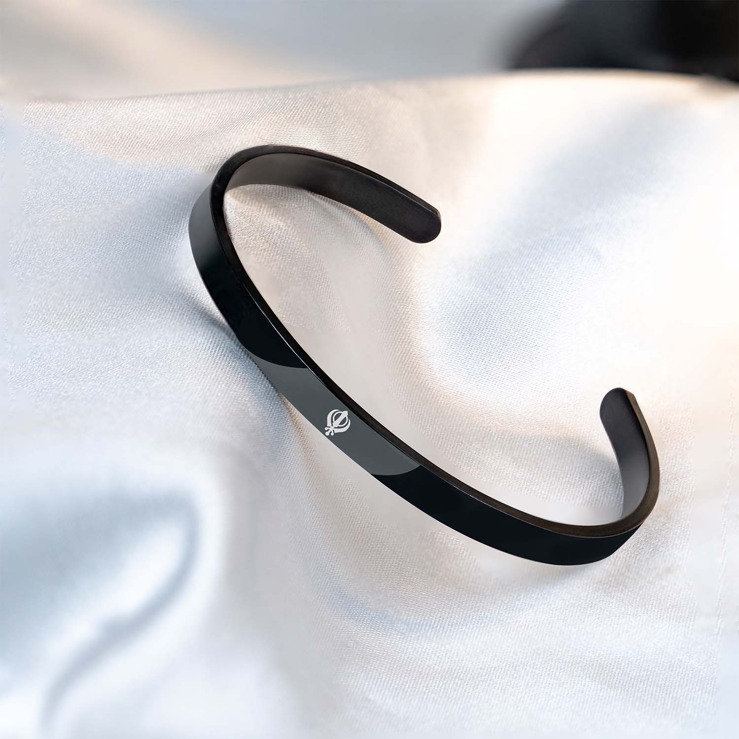 Khanda Gloss Cuff Adjustable Bracelet Black