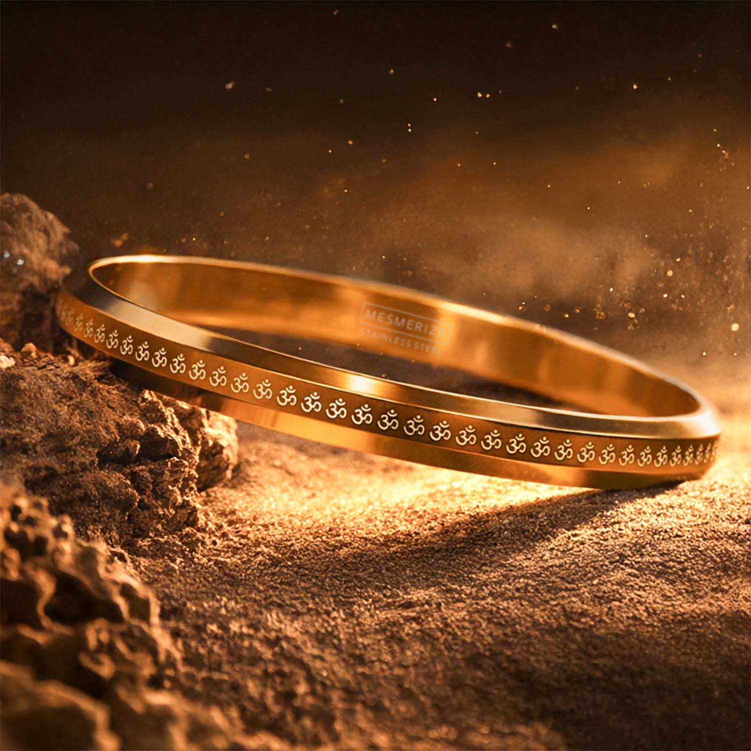 Om MicroCarved Round Kada Gold