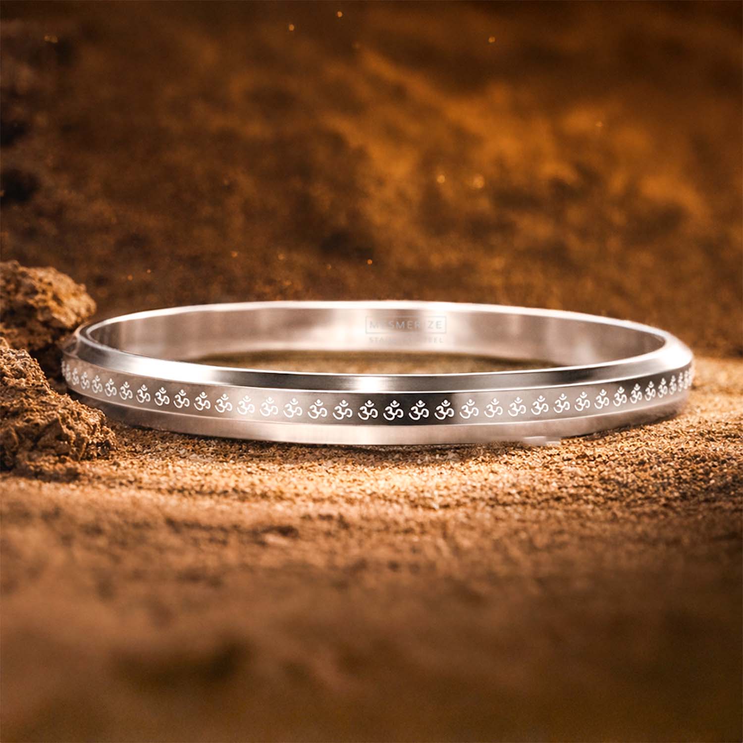 Om MicroCarved Round Kada Silver