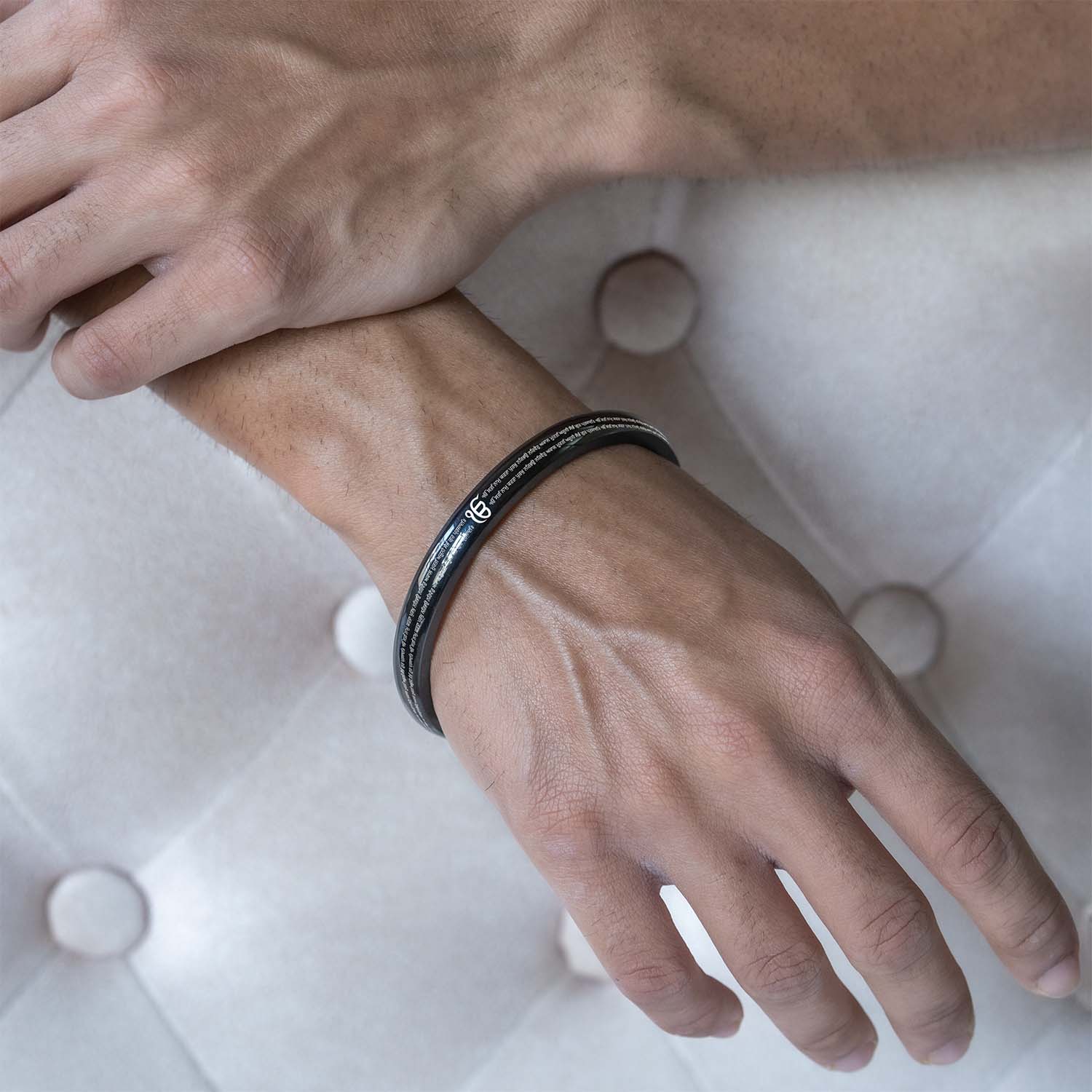 Round Curve Ik Omkar Satnam Mantra Kada Black