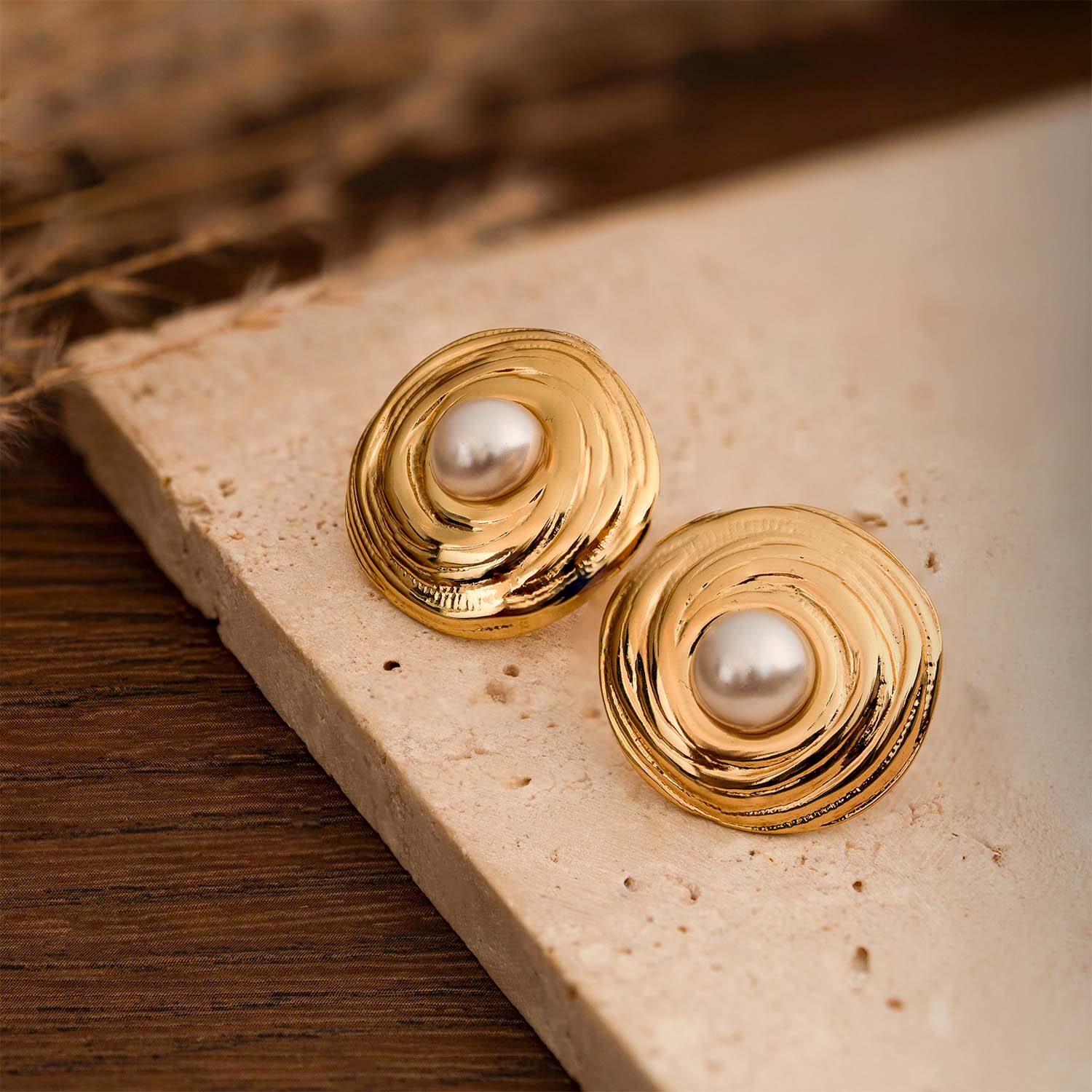 Sia Pearl 18K Gold Stud Earrings